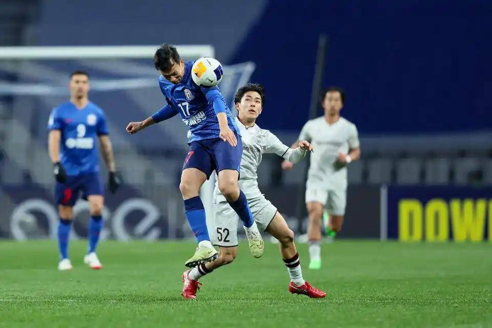 包含上海申花迎亚冠关键赛；转会期远射贴柱；引发热议；团队化学反应显著的词条