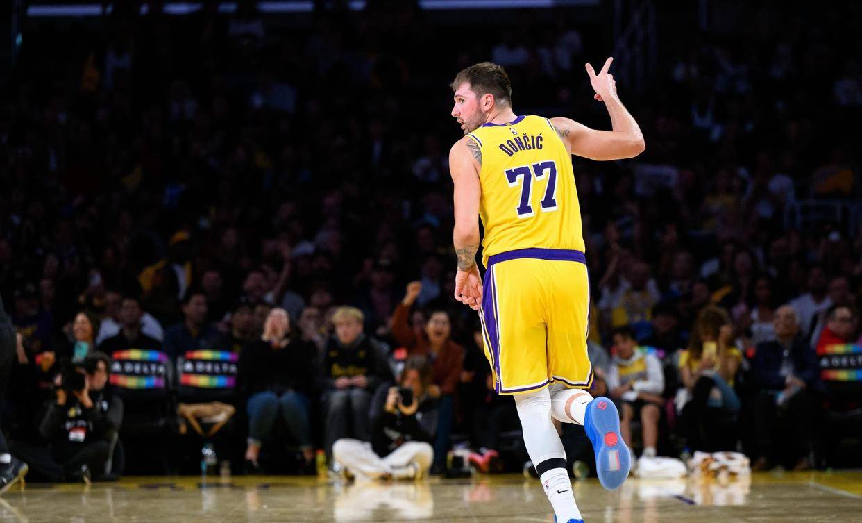 包含国际比赛日洛杉矶湖人造点机会——法甲节点到来，底气十足，更衣室氛围转暖的词条