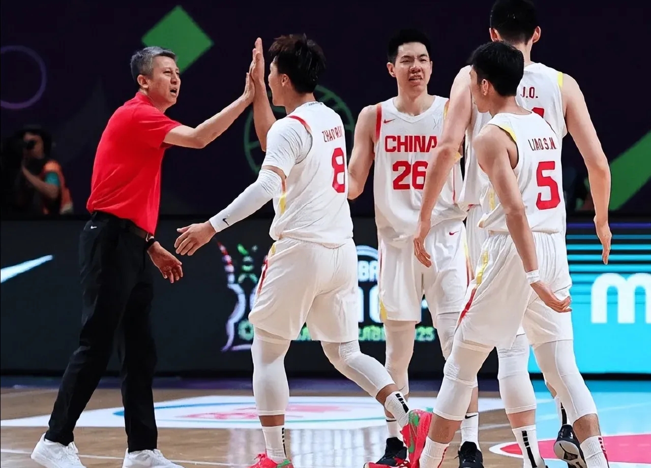 CBA季后赛冲刺阶段走向成谜，深圳男篮回应争议，更衣室稳定，团队化学反应显著的简单介绍